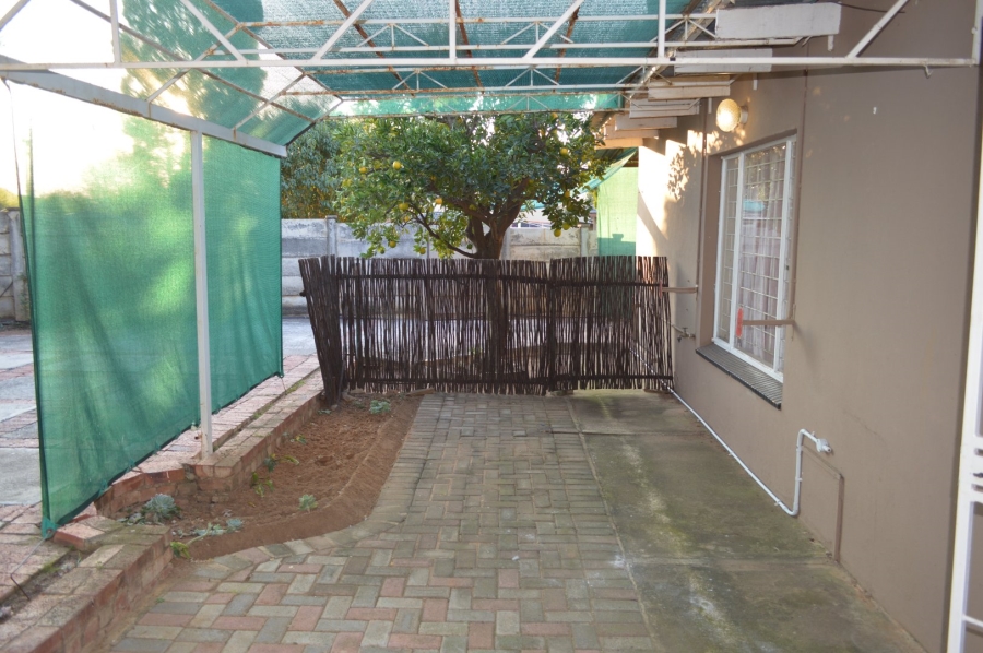 To Let 2 Bedroom Property for Rent in Songloed North West